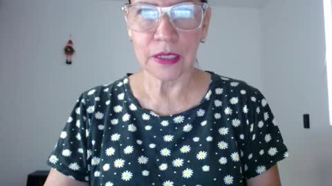 Linda Hanna online show from December 3, 2:52 pm