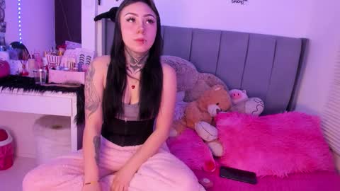 Lindaa maria  online show from January 12, 11:43 pm