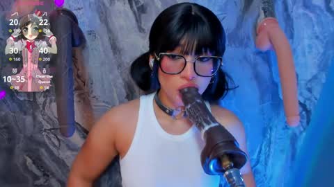 linda_sofi__ online show from April 4, 8:40 pm