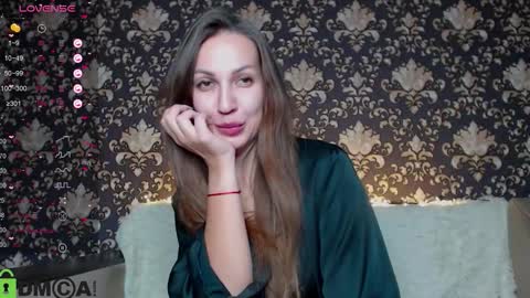 Snapshot of linda_swan chatting on October 13, 1:47 pm Linda online show from October 13, 1:47 pm