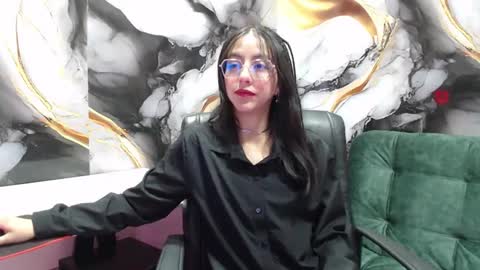 Snapshot of ling_ling24 chatting on February 6, 4:10 am ling ling24 online show from February 6, 4:10 am