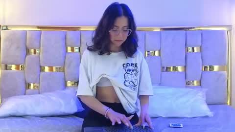 Snapshot of ling_ling24 chatting on October 16, 3:20 am ling ling24 online show from October 16, 3:20 am
