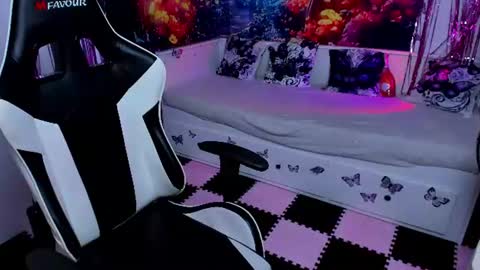 Tina online show from June 21, 6:12 pm