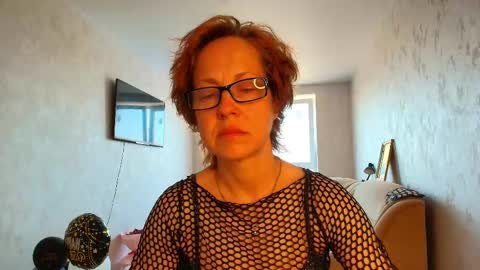 Liora Weiss online show from May 21, 8:01 am