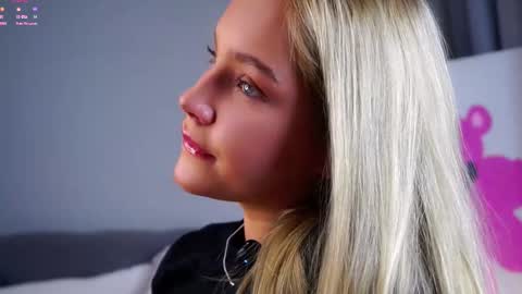 Amelia online show from December 2, 1:07 am