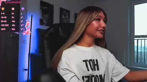 Lisa online show from April 12, 12:30 pm