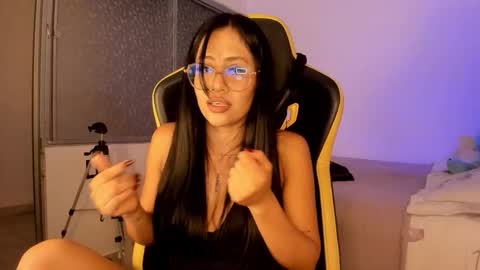 Lisa Thompson online show from December 4, 2:03 am