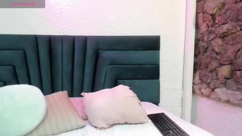 lisa white  online show from December 13, 9:41 pm