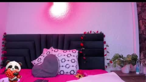 lisa white  online show from February 15, 8:24 am