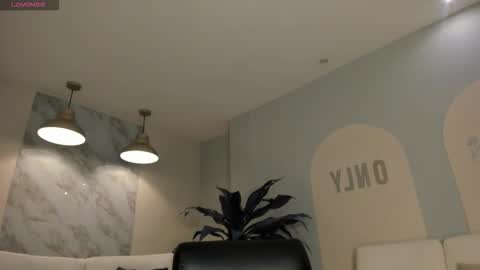 Lisa  Flowers online show from March 23, 10:54 am