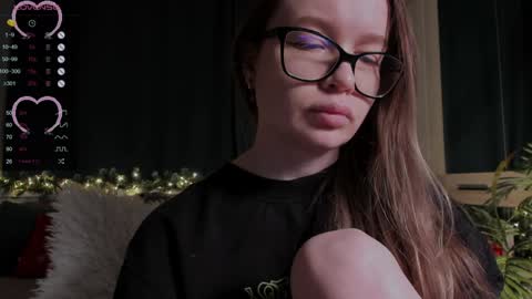 Snapshot of lissa_rose chatting on December 9, 6:35 pm lissa_rose online show from December 9, 6:35 pm