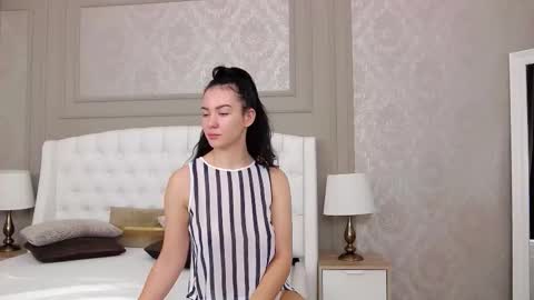Snapshot of little__iris chatting on October 17, 3:43 am Iris online show from October 17, 3:43 am