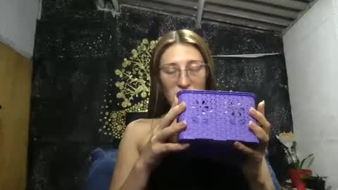 Diablita online show from February 5, 11:30 pm