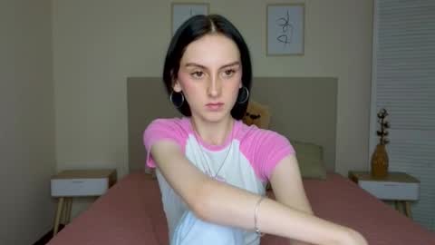 Snapshot of little_mollee chatting on September 17, 9:24 pm little_mollee online show from September 17, 9:24 pm