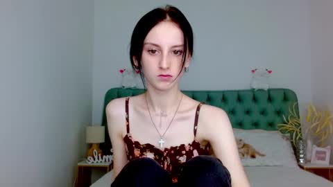 Snapshot of little_mollee chatting on September 22, 9:46 pm little_mollee online show from September 22, 9:46 pm