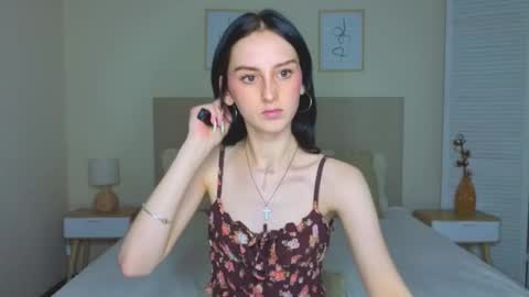 Snapshot of little_mollee chatting on September 10, 9:26 pm little_mollee online show from September 10, 9:26 pm