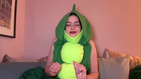 Snapshot of littlesugarpea chatting on January 5, 12:09 am Little Sugar Pea online show from January 5, 12:09 am