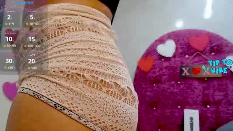 Snapshot of litzy_curly chatting on September 24, 3:55 pm Litzy online show from September 24, 3:55 pm