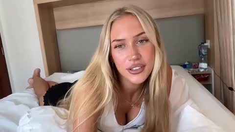 olivia online show from November 28, 3:20 am