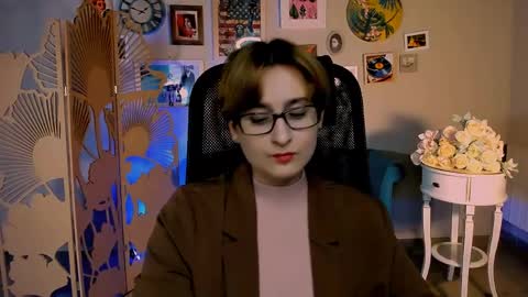 LixeLuna online show from April 8, 6:48 am