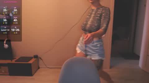 Snapshot of liza_wet chatting on October 23, 4:51 am Liza Wet online show from October 23, 4:51 am