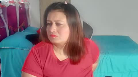 Snapshot of lizz_milf chatting on October 20, 8:17 am lizz_milf online show from October 20, 8:17 am