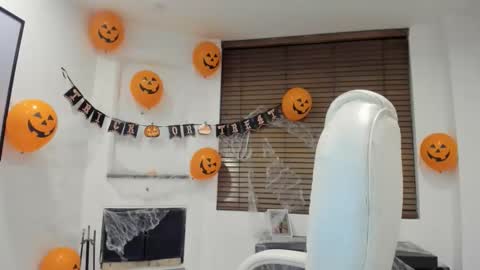 Snapshot of lizzdoux chatting on November 1, 1:43 am lizzdoux online show from November 1, 1:43 am