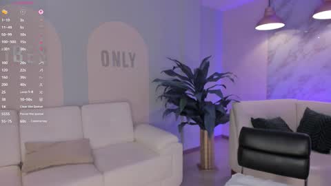 Lizzi  online show from March 24, 8:25 pm