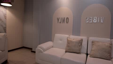 Lizzi  online show from November 3, 9:08 pm