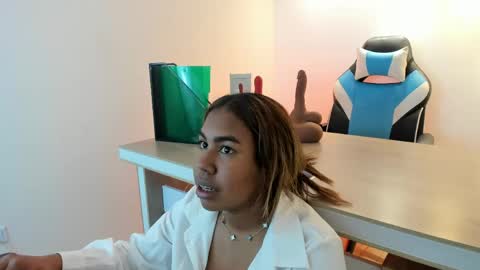 lizzie_williamss online show from June 3, 3:18 am