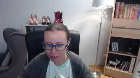 Snapshot of lizzy_sparkle chatting on September 17, 4:32 am Lizzy online show from September 17, 4:32 am