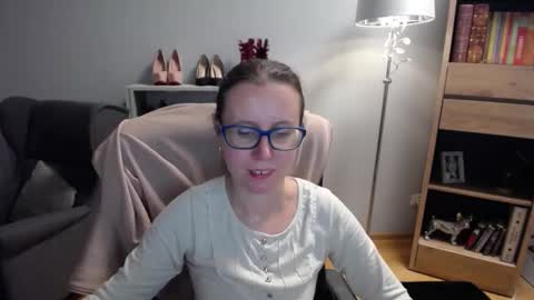 Snapshot of lizzy_sparkle chatting on October 13, 4:37 am Lizzy online show from October 13, 4:37 am