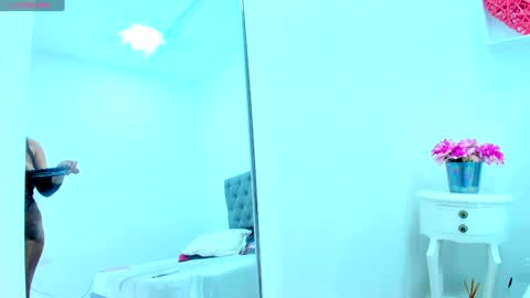 Lizzy hairy pussy online show from January 28, 7:00 pm