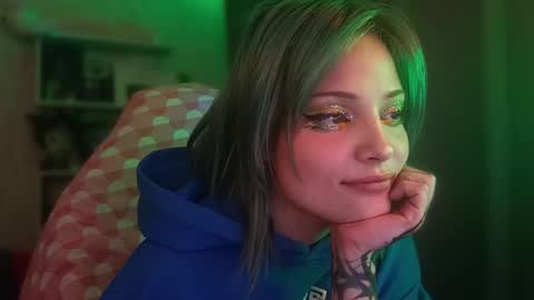 lola online show from December 3, 10:17 am