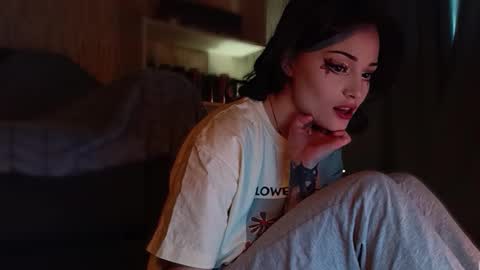 lola online show from February 4, 10:07 am