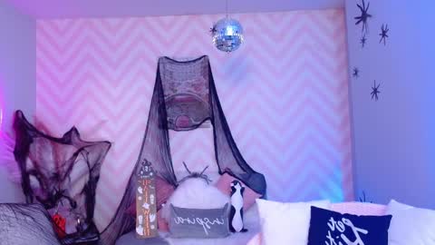 Snapshot of lola_creamy chatting on October 20, 4:21 pm Lola online show from October 20, 4:21 pm