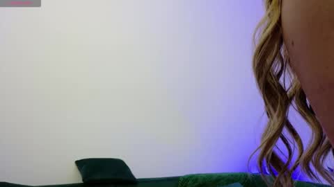 lolaamore_ online show from November 19, 10:43 pm