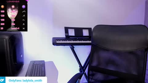 lolaasmith_21 online show from January 31, 9:05 pm