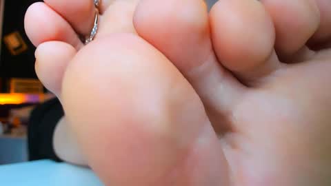 lolalemona online show from December 27, 2:01 pm