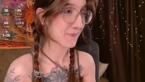 lolami_ online show from March 26, 7:54 am