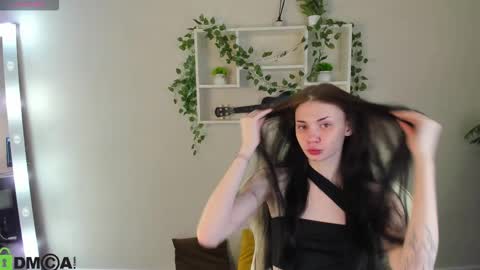 Lola online show from November 4, 9:25 am