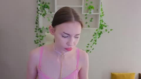 Lola online show from December 5, 9:32 am