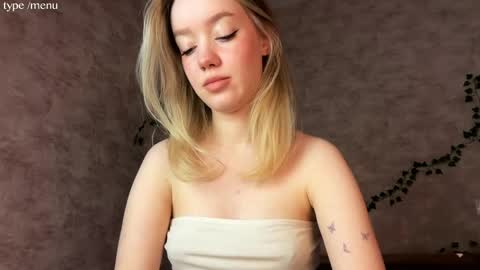 Mia online show from April 8, 5:42 am