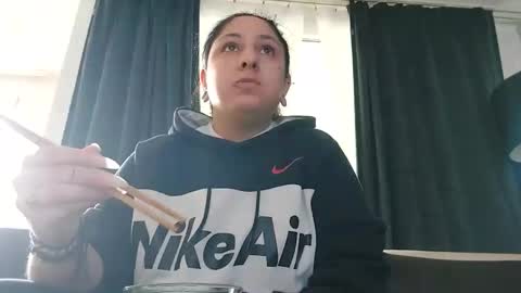 loolaunshaved online show from September 23, 9:40 am