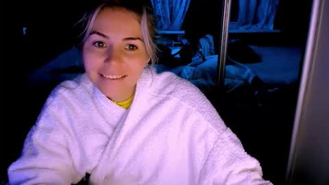 Snapshot of loraboyar chatting on October 10, 2:49 am Lora online show from October 10, 2:49 am