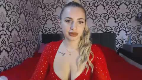 Snapshot of lorasinclare chatting on October 16, 9:12 am Queen LoraSinClare online show from October 16, 9:12 am