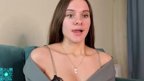 Chloe for Fan BlackHole online show from September 21, 6:39 pm