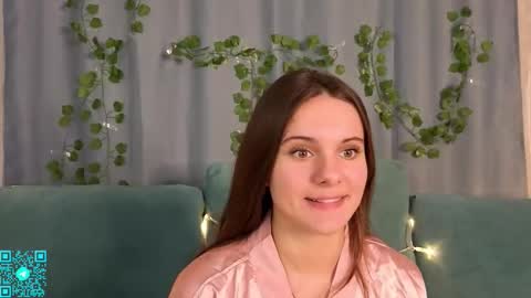 Chloe for Fan BlackHole online show from October 3, 6:35 pm