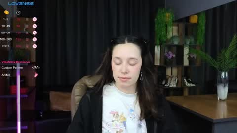 Lara online show from March 19, 12:20 pm