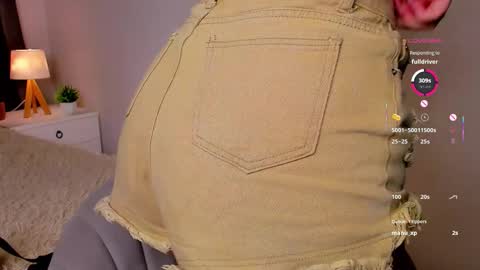 Mia online show from November 1, 1:26 pm